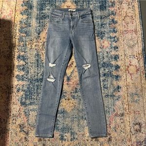levi’s distressed skinny jeans